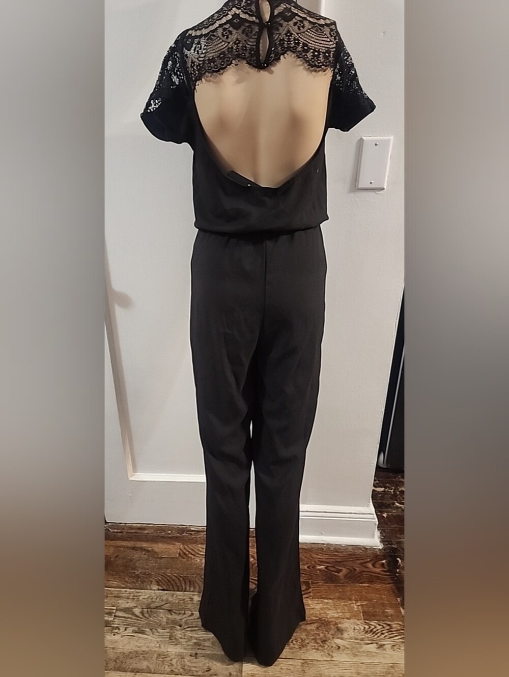 Missquided Black Crepe Sleeveless Jumpsuit Size 2 Lace Keyhole Back Wide Leg NWT